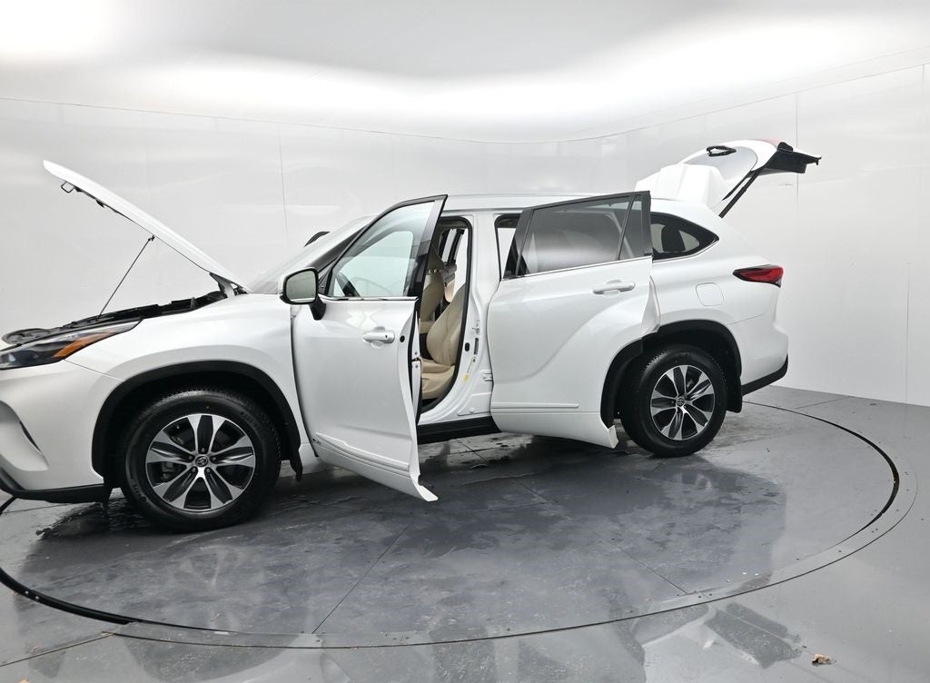 2022 Toyota Highlander Hybrid XLE
