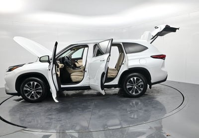 2022 Toyota Highlander Hybrid XLE
