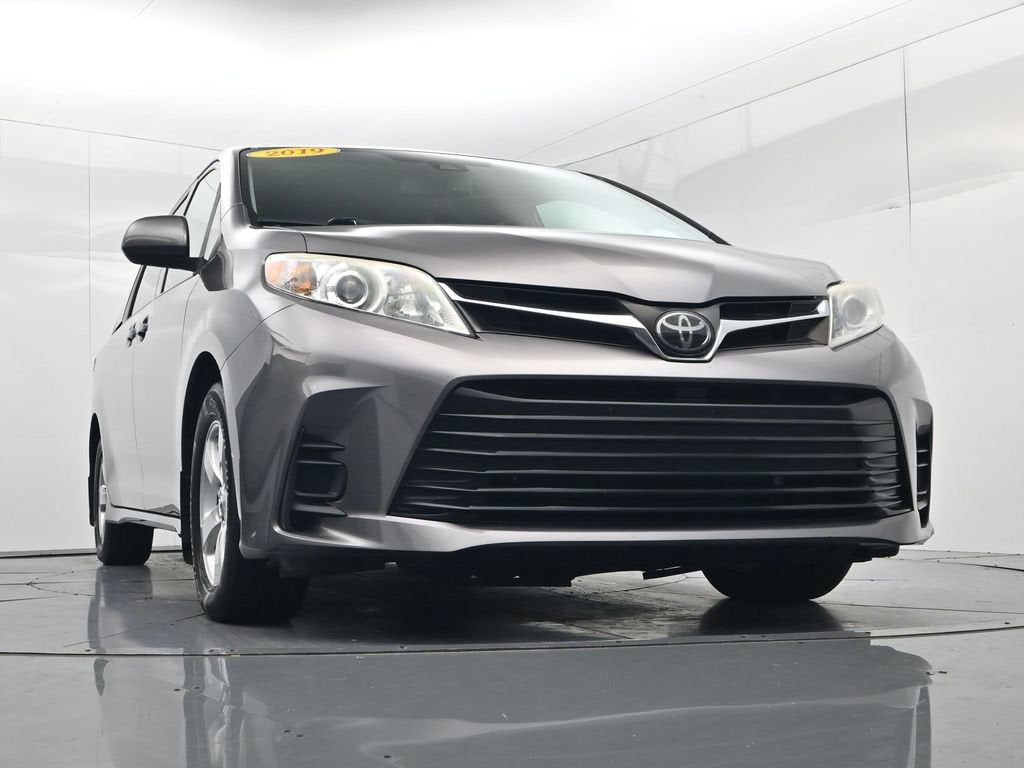 2019 Toyota Sienna LE 8 Passenger