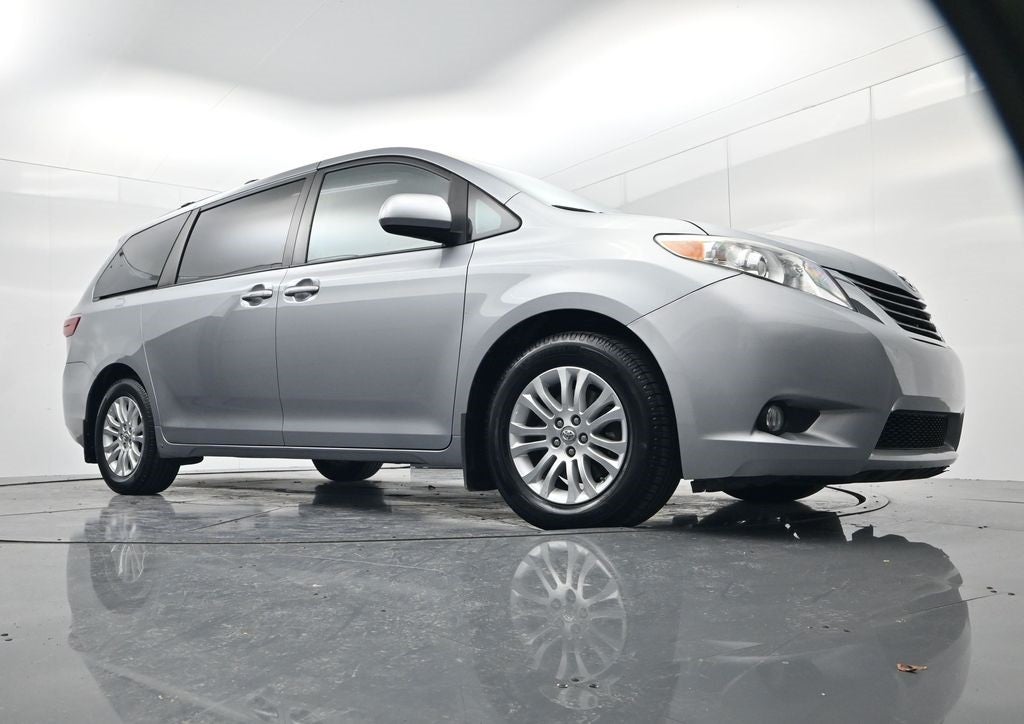2015 Toyota Sienna XLE 7 Passenger