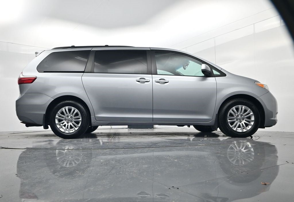2015 Toyota Sienna XLE 7 Passenger