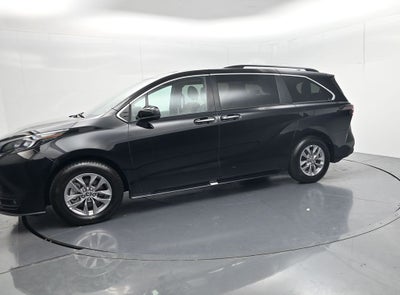 2026 Toyota Sienna XLE 8 Passenger