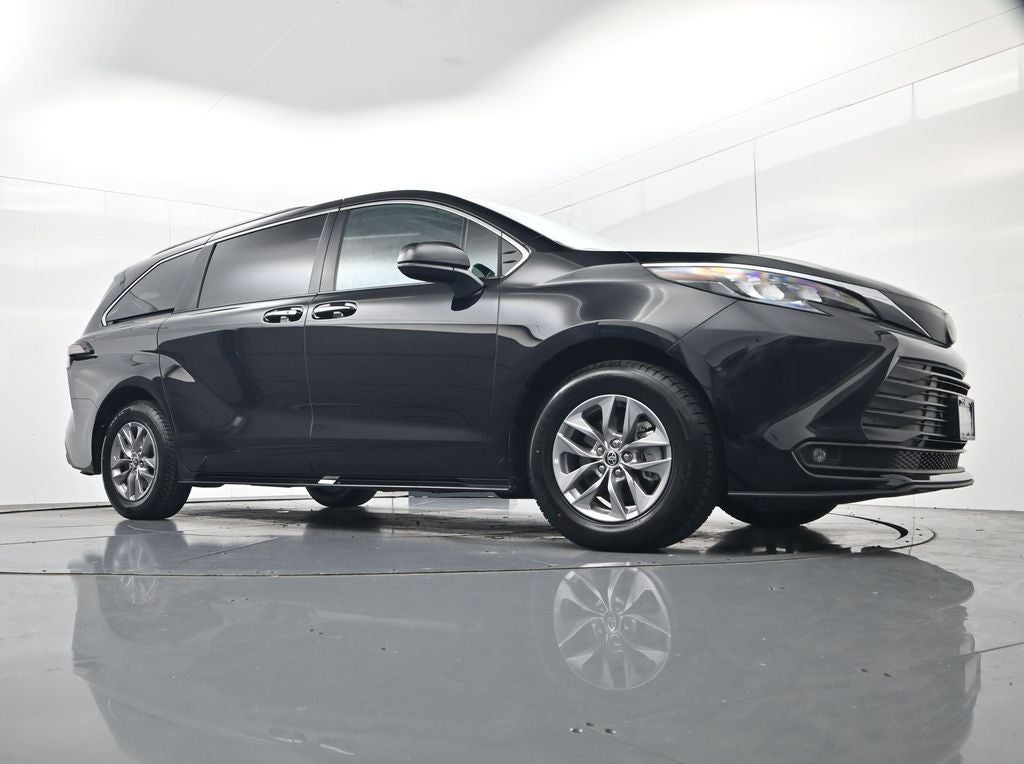 2026 Toyota Sienna XLE 8 Passenger