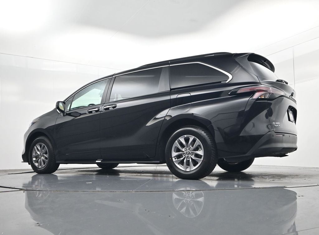 2026 Toyota Sienna XLE 8 Passenger