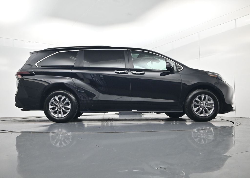 2026 Toyota Sienna XLE 8 Passenger