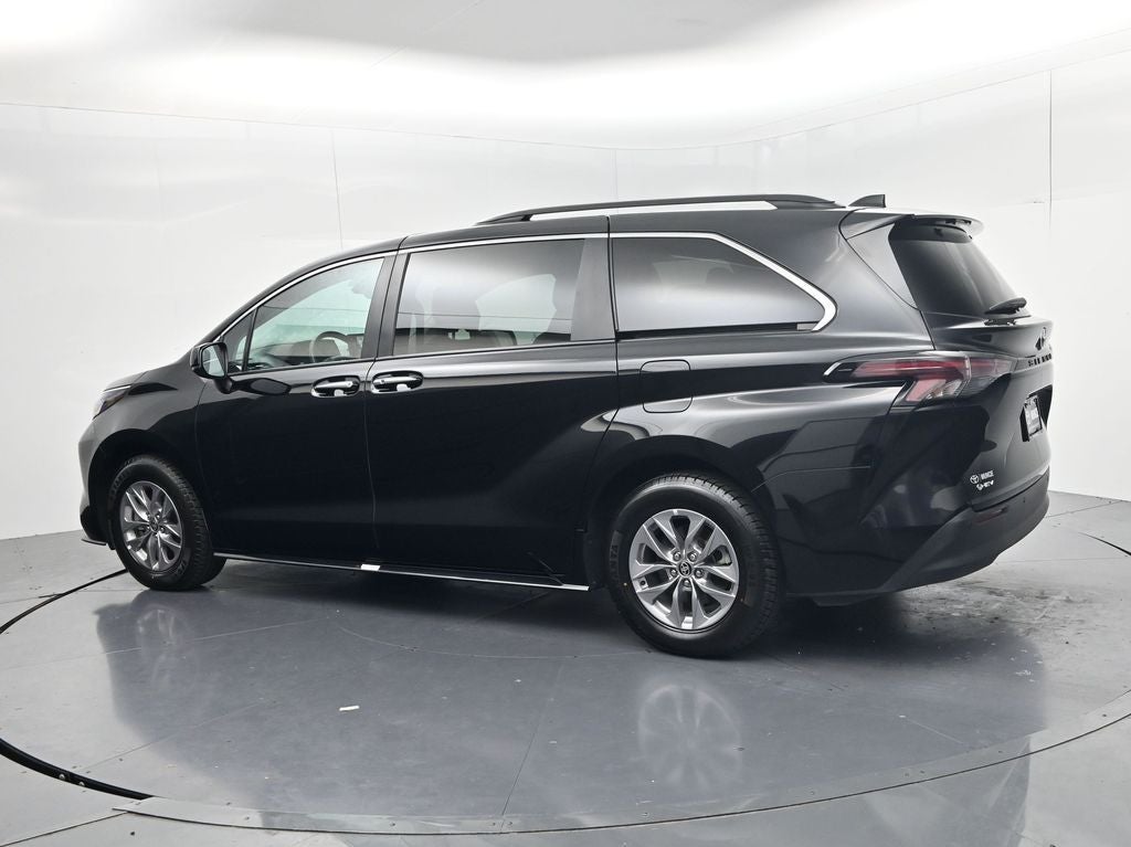 2026 Toyota Sienna XLE 8 Passenger
