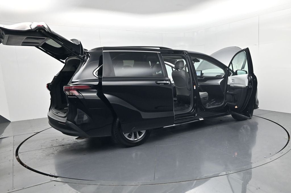 2026 Toyota Sienna XLE 8 Passenger