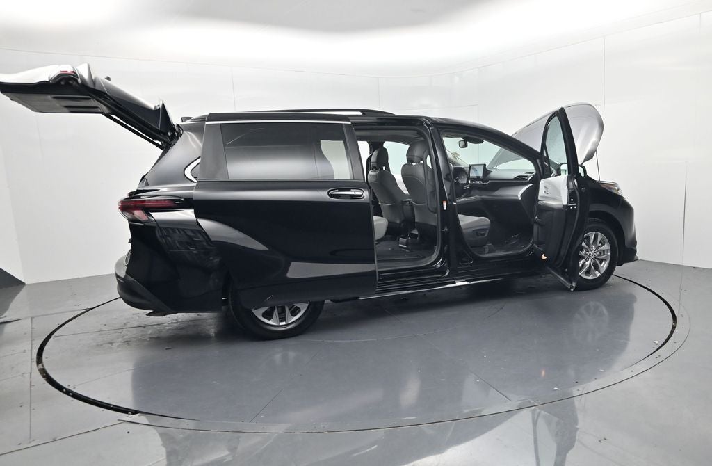 2026 Toyota Sienna XLE 8 Passenger