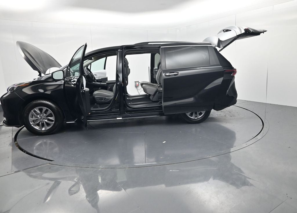 2026 Toyota Sienna XLE 8 Passenger