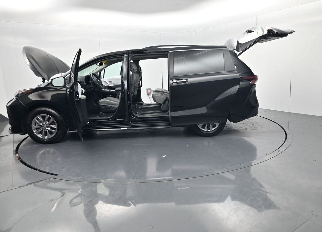 2026 Toyota Sienna XLE 8 Passenger