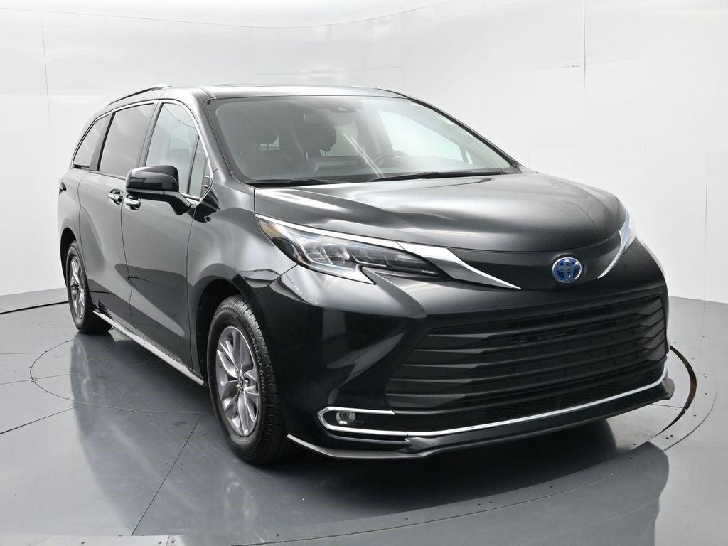 2024 Toyota Sienna XLE 8 Passenger