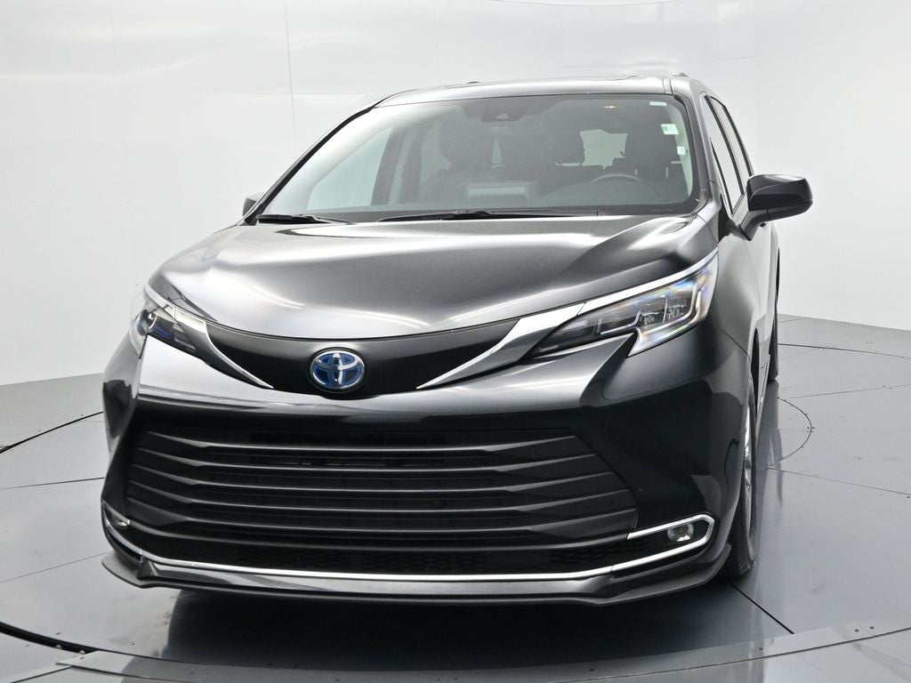 2024 Toyota Sienna XLE 8 Passenger