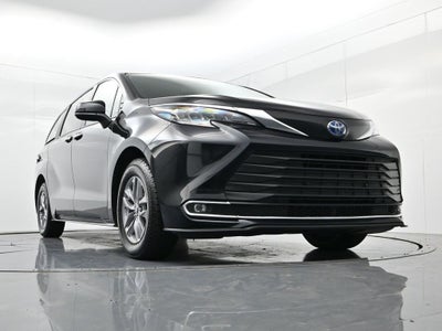 2024 Toyota Sienna XLE 8 Passenger