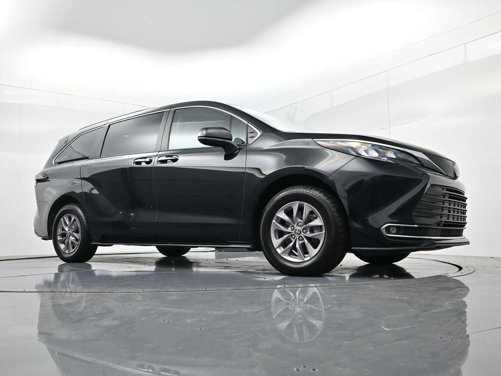 2024 Toyota Sienna XLE 8 Passenger