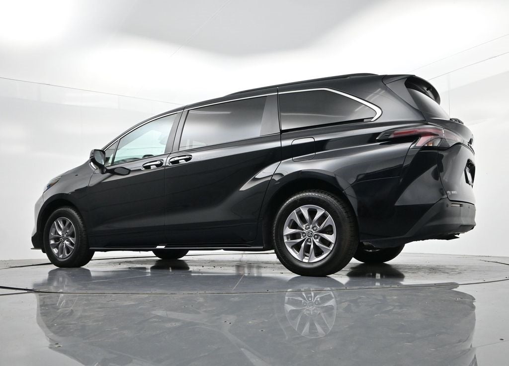 2024 Toyota Sienna XLE 8 Passenger