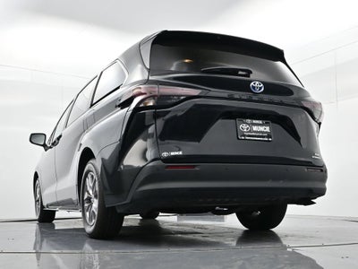 2024 Toyota Sienna XLE 8 Passenger