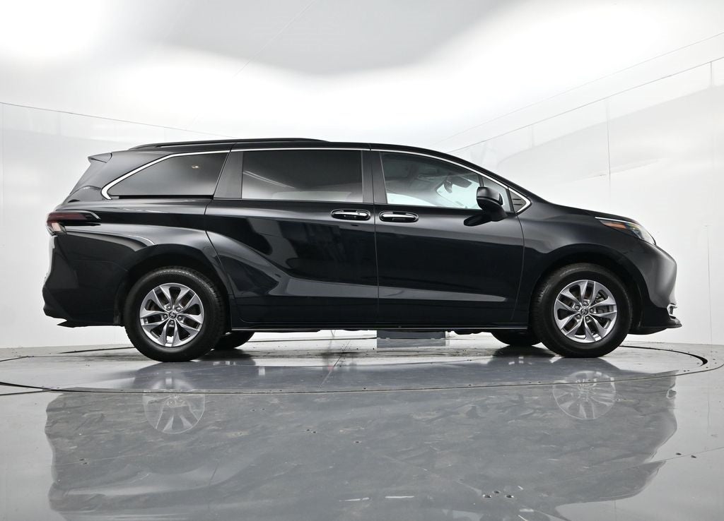 2024 Toyota Sienna XLE 8 Passenger
