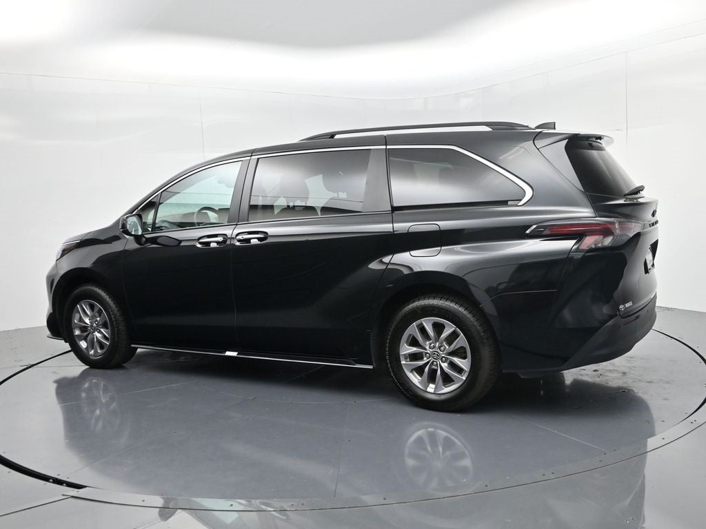 2024 Toyota Sienna XLE 8 Passenger
