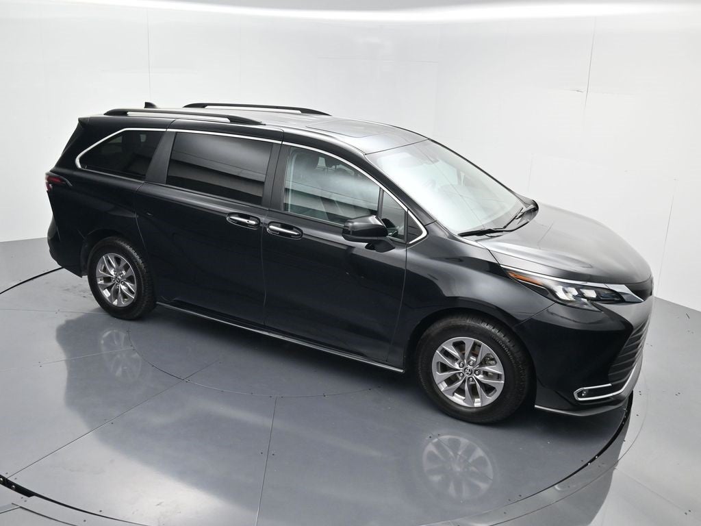 2024 Toyota Sienna XLE 8 Passenger