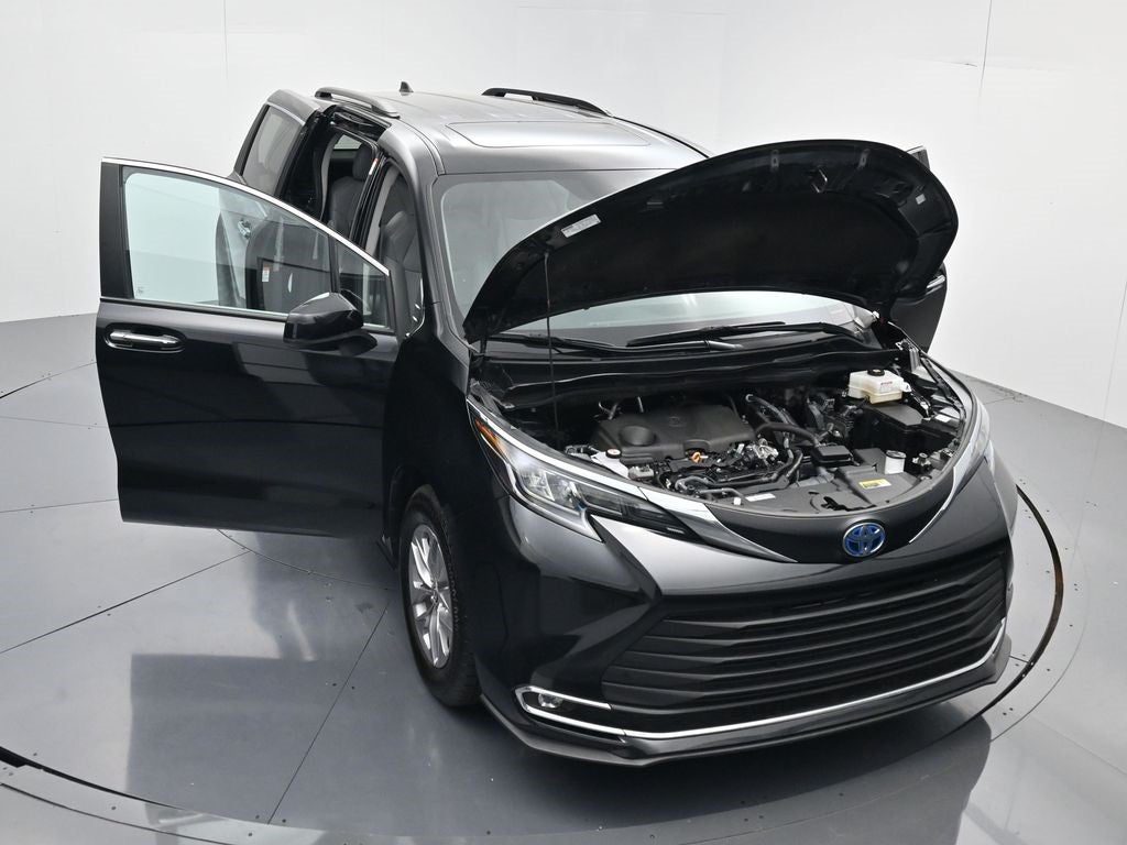 2024 Toyota Sienna XLE 8 Passenger