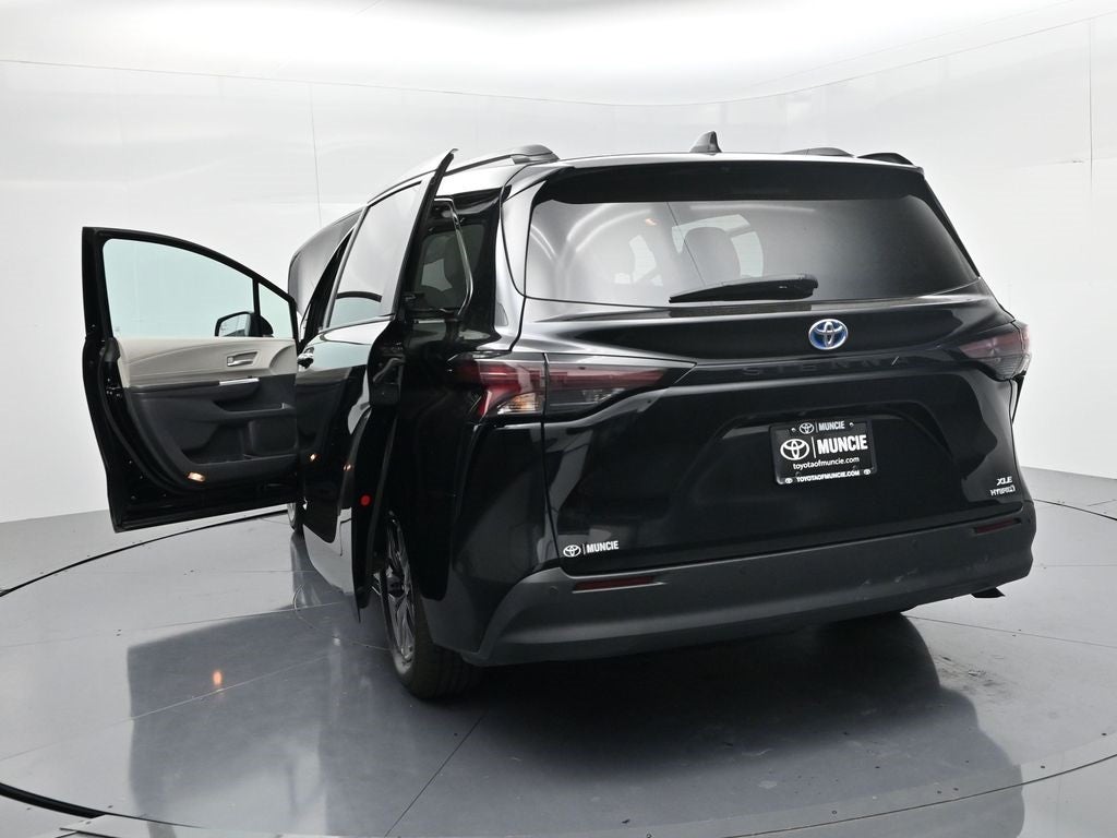 2024 Toyota Sienna XLE 8 Passenger