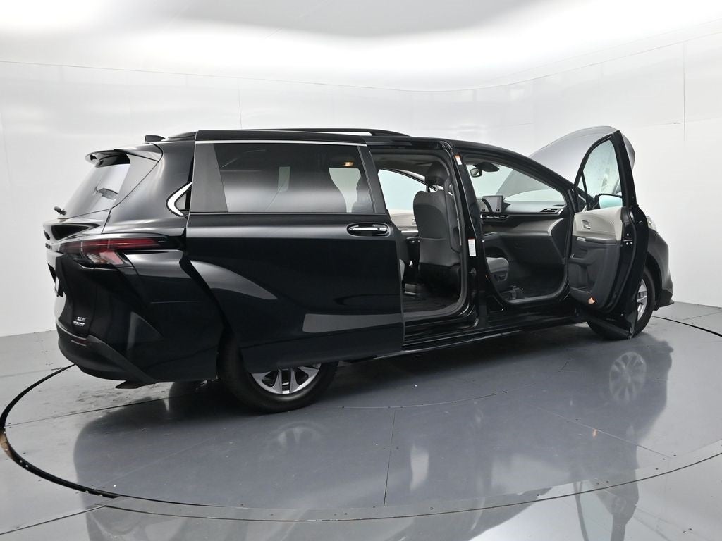 2024 Toyota Sienna XLE 8 Passenger