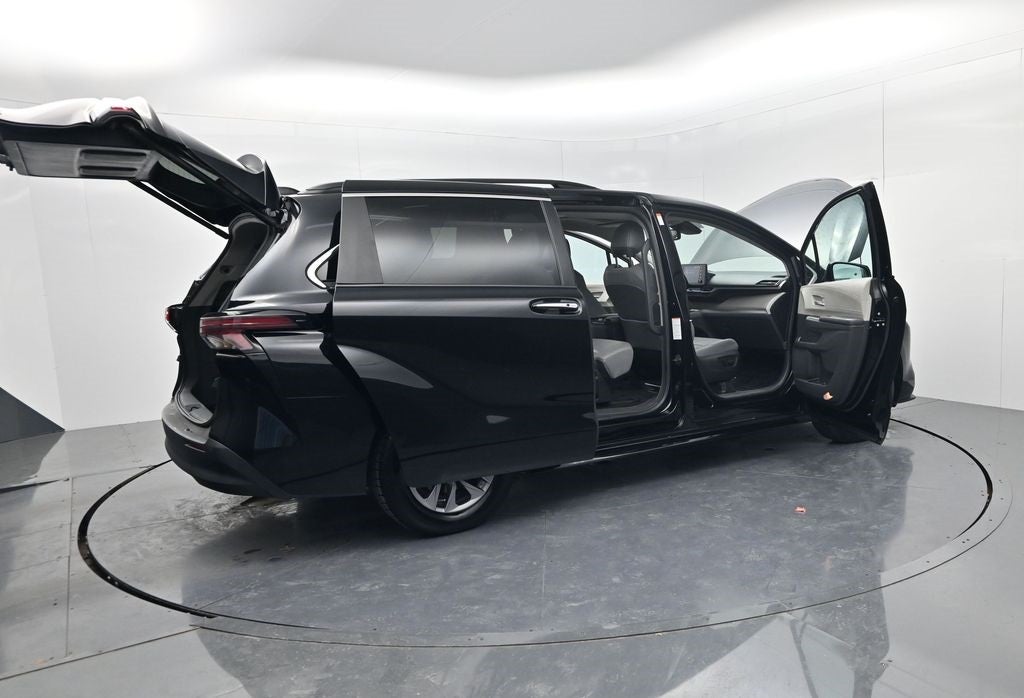 2024 Toyota Sienna XLE 8 Passenger