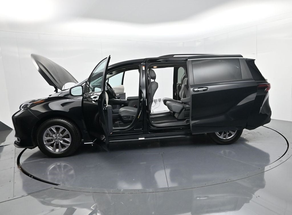 2024 Toyota Sienna XLE 8 Passenger
