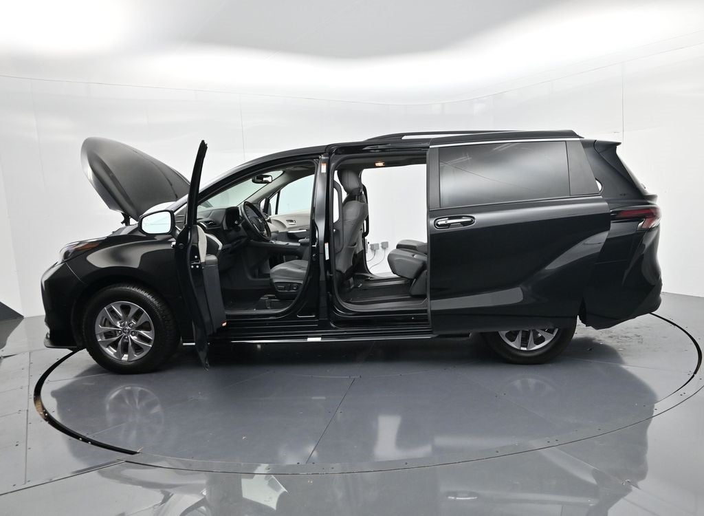 2024 Toyota Sienna XLE 8 Passenger