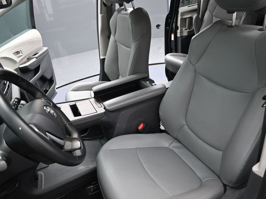 2024 Toyota Sienna XLE 8 Passenger