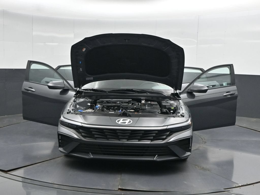 2025 Hyundai Elantra SE