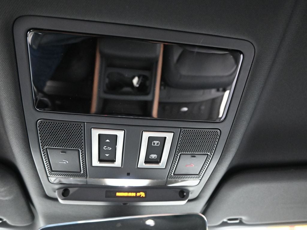 2023 Land Rover Defender 130 X-Dynamic SE