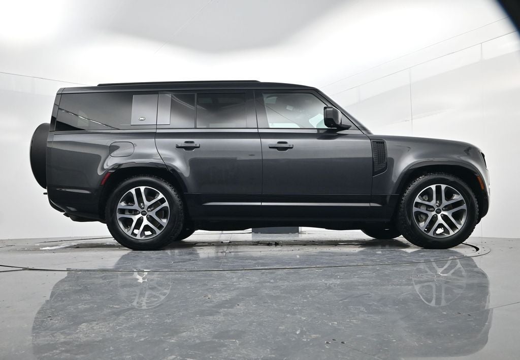 2023 Land Rover Defender 130 X-Dynamic SE