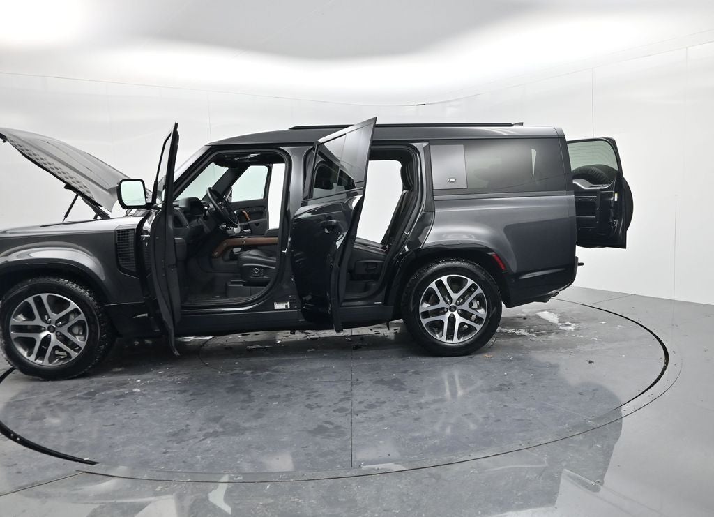 2023 Land Rover Defender 130 X-Dynamic SE