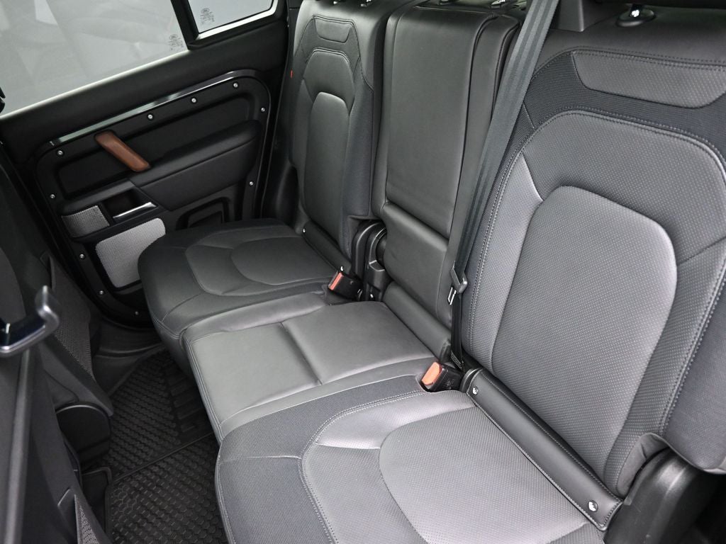 2023 Land Rover Defender 130 X-Dynamic SE