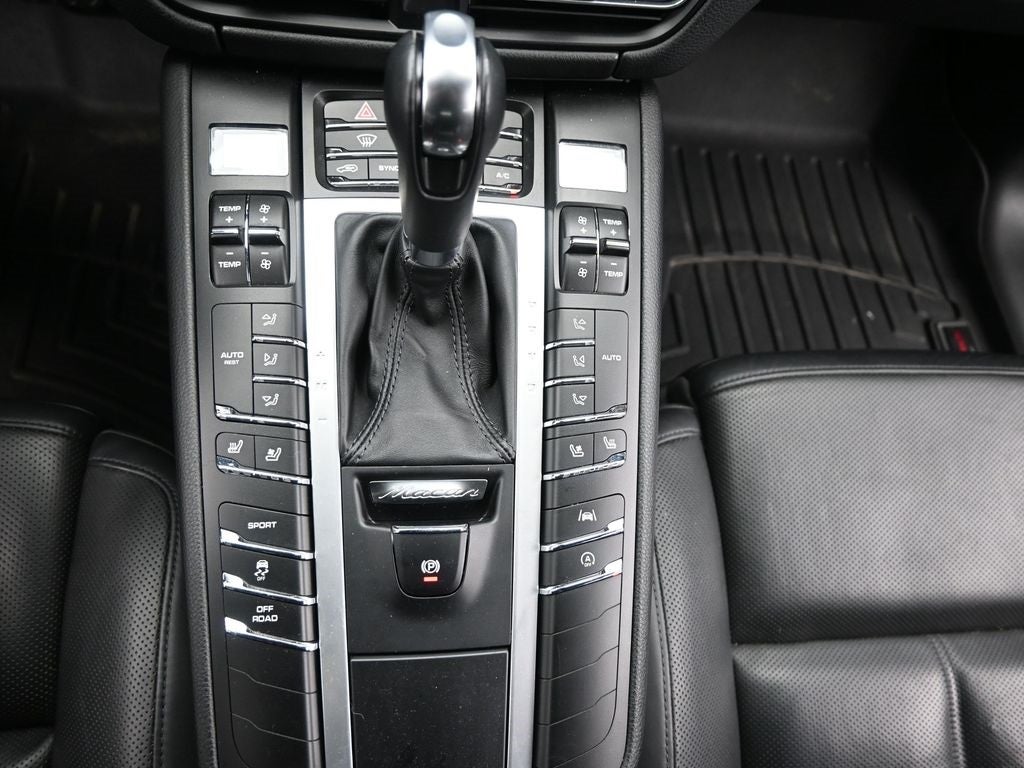 2021 Porsche Macan Base