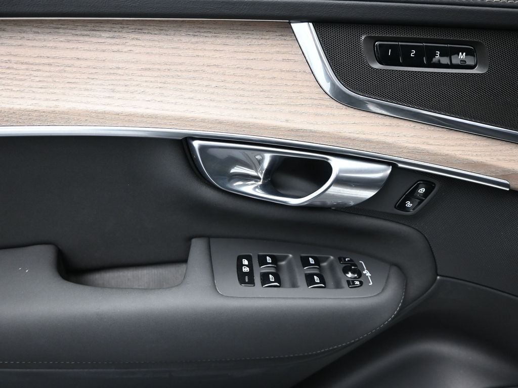 2025 Volvo XC90 B5 Plus 2025.5