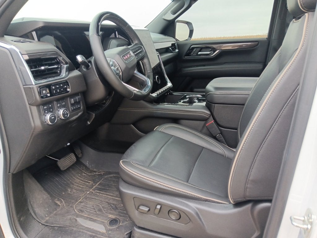 2025 GMC Yukon Elevation