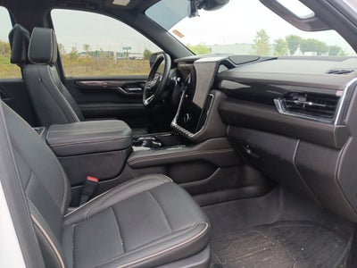 2025 GMC Yukon Elevation