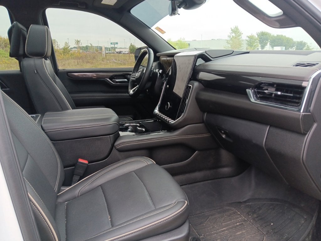 2025 GMC Yukon Elevation