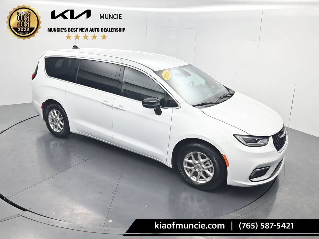 2025 Chrysler Pacifica Select