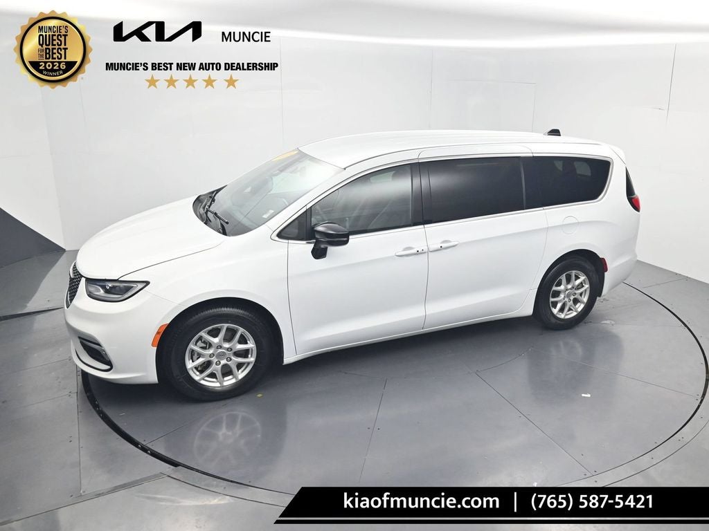 2025 Chrysler Pacifica Select