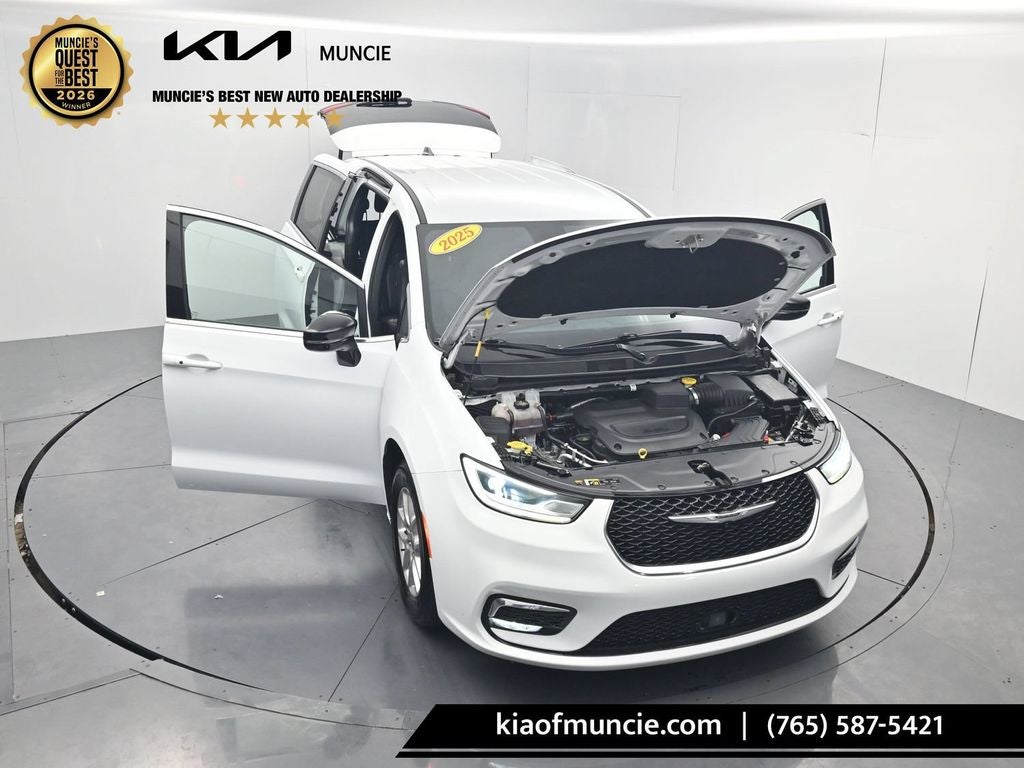 2025 Chrysler Pacifica Select