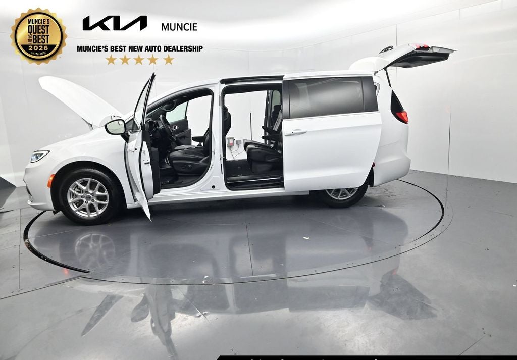 2025 Chrysler Pacifica Select