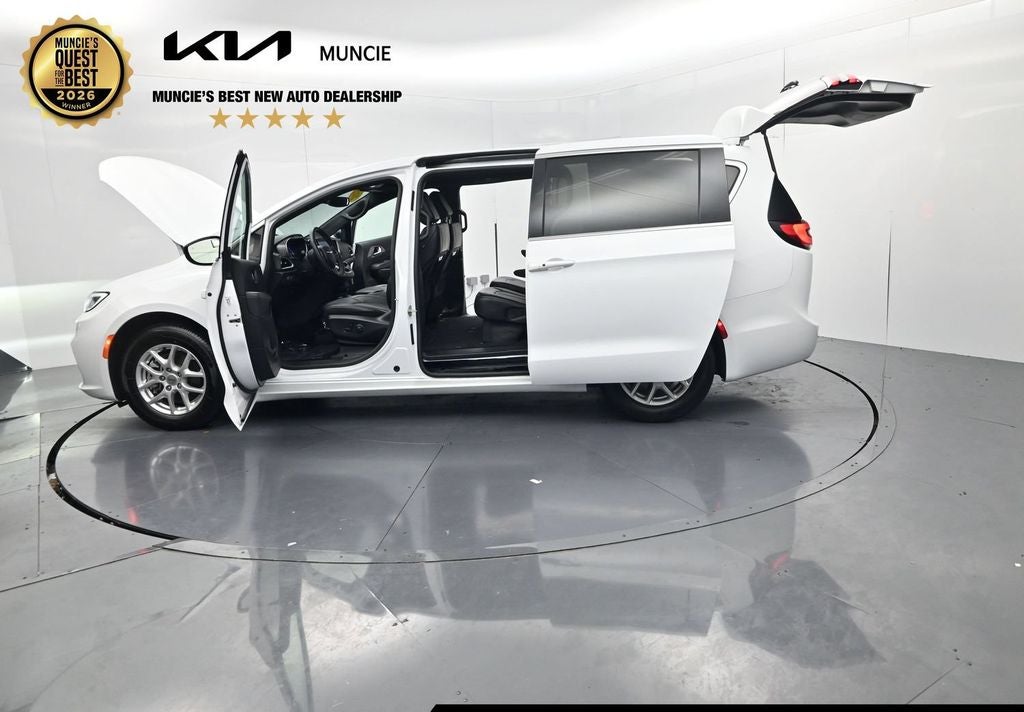 2025 Chrysler Pacifica Select