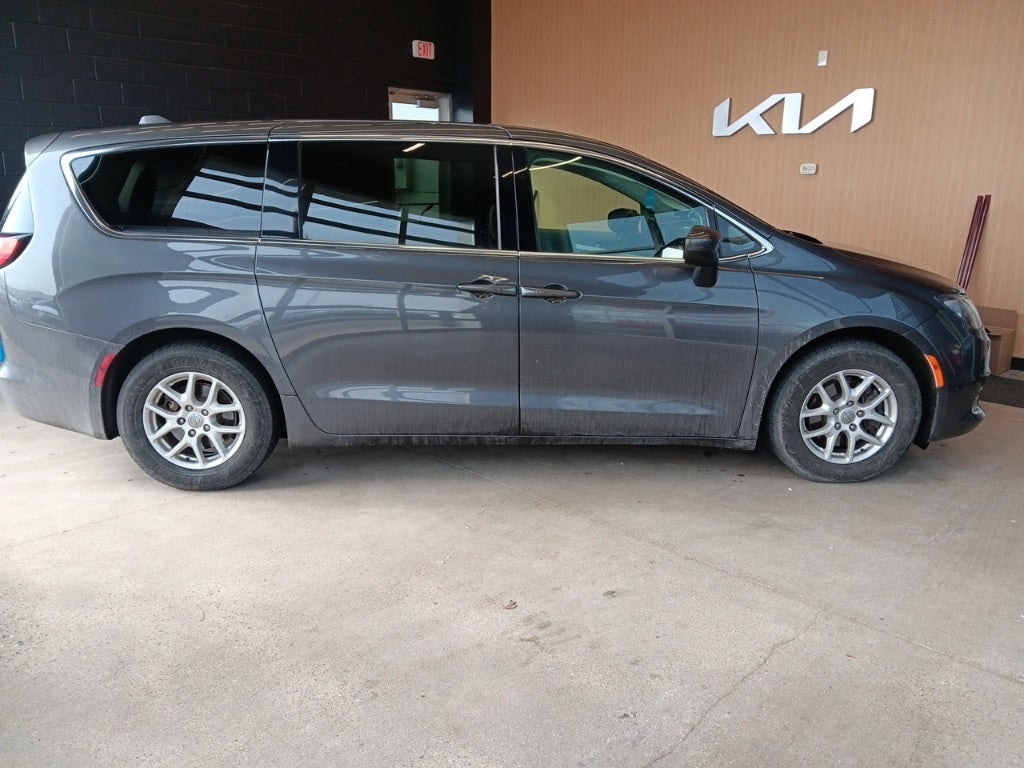 2020 Chrysler Voyager LX