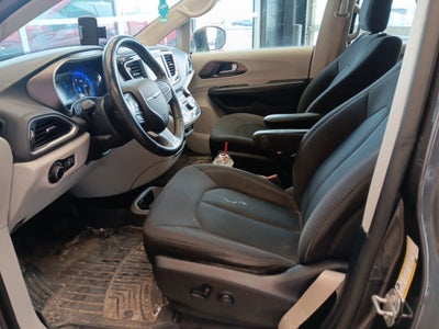 2020 Chrysler Voyager LX