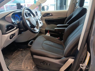 2020 Chrysler Voyager LX