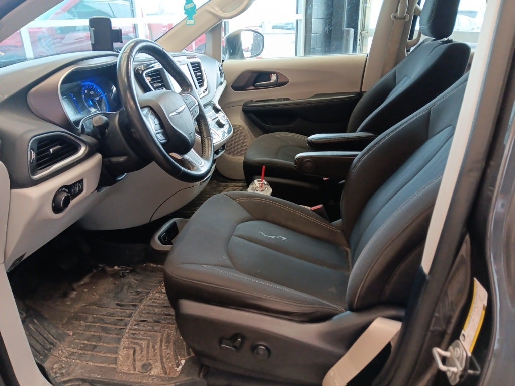 2020 Chrysler Voyager LX