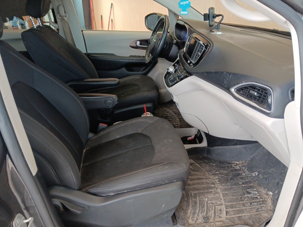 2020 Chrysler Voyager LX